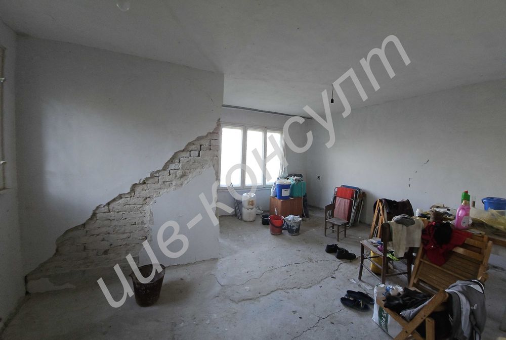 Голям парцел с панорамна гледка и къща в с. Малки Чифлик