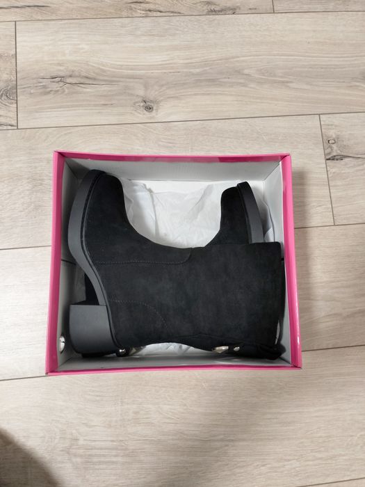 Botine dama mărimea 37.  Îmblănite Noi cu eticheta