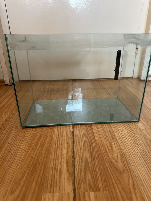 Vand acvarii cu accesorii