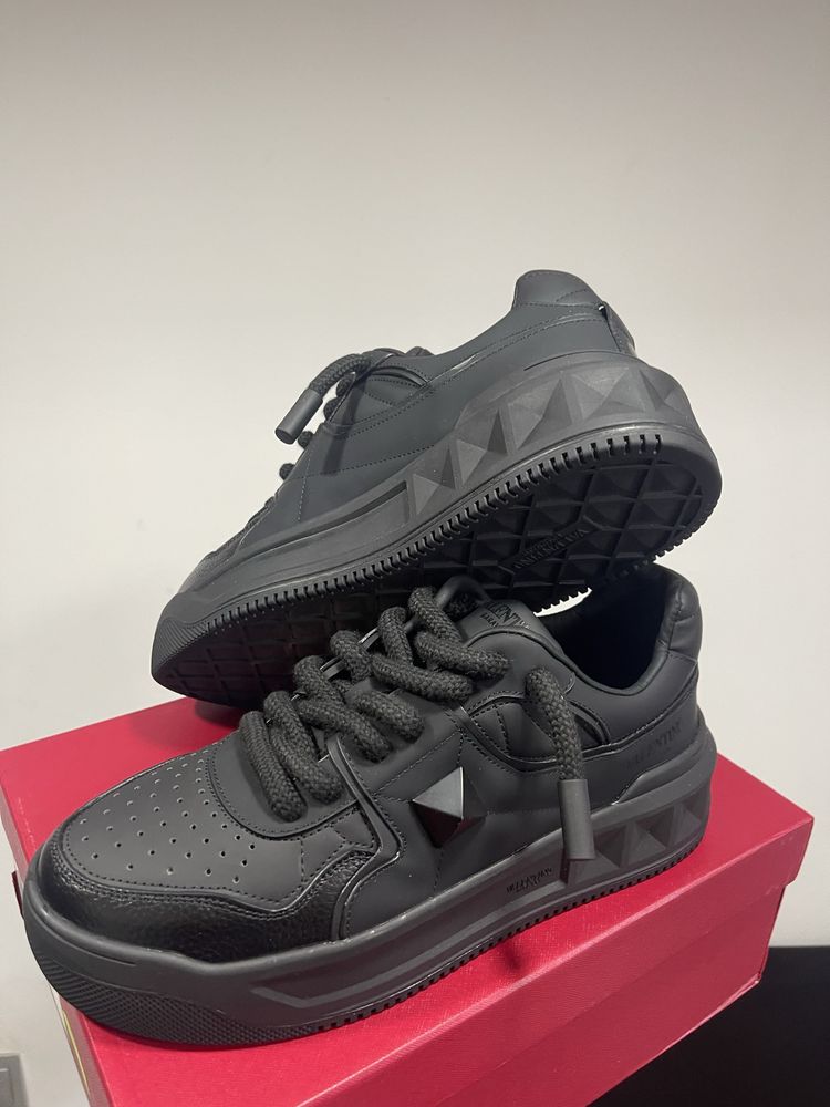 Valentino Garavani One Stud Black