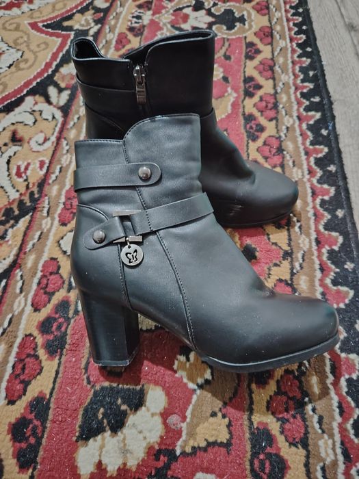 Продается обувь полусапожки