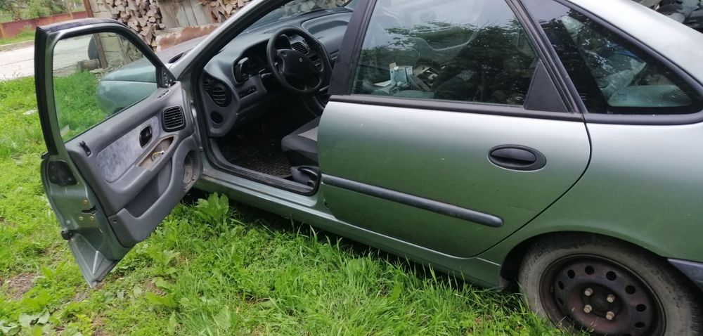 Рено лагуна 1.8 90 бензин на части