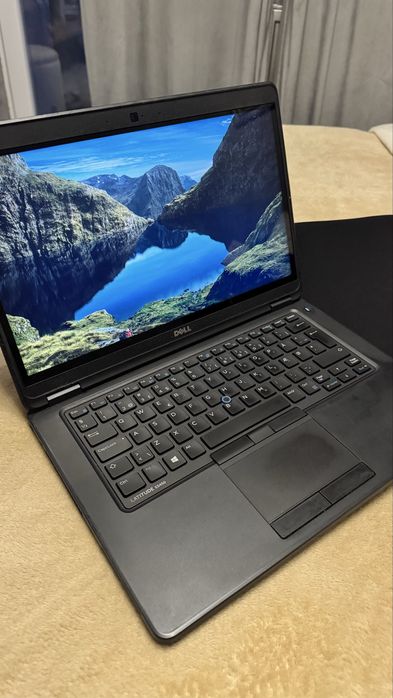 Лаптоп Dell touchscreen