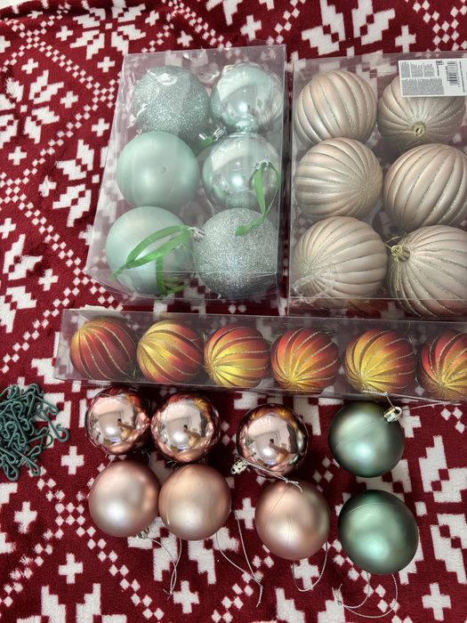 Globuri seturi, beteala, instalații de Crăciun brad Iași