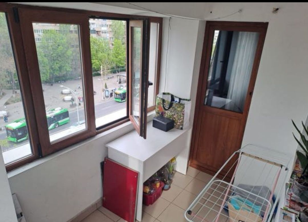 Închiriere apartament 3 camere