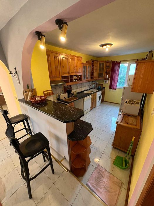 Многостаен апартамент в кв. Лазур