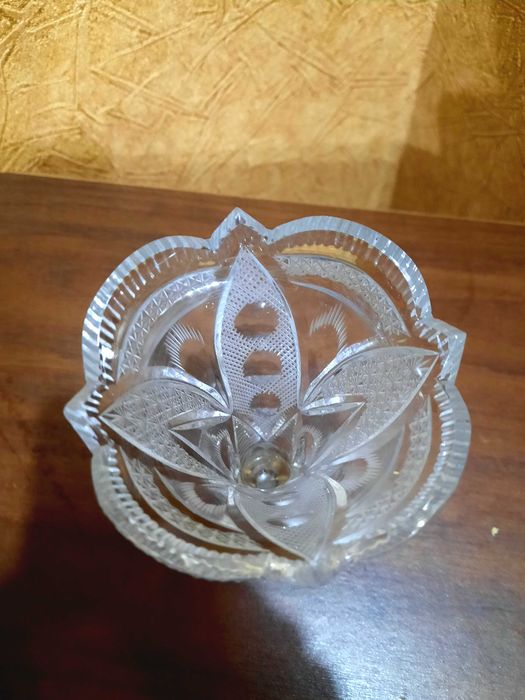 Красивая, Миниатюрная вазочка на ножке, винтаж