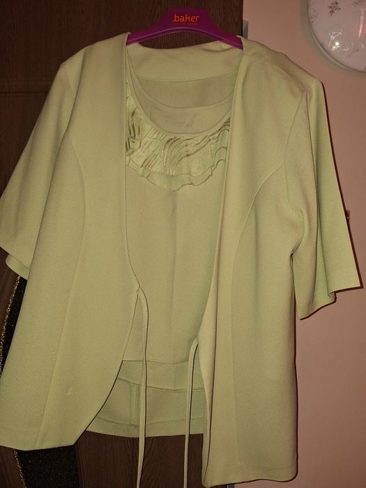 Compleu,nr 42-44,din trei piese