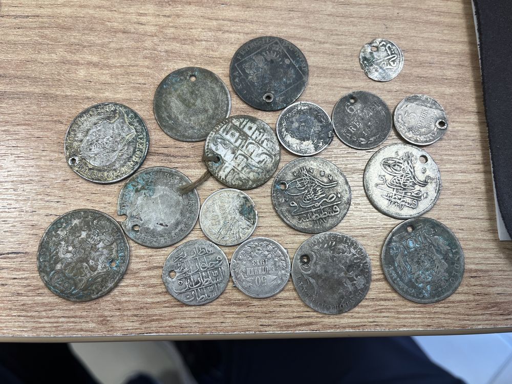 Продавам стари монети.