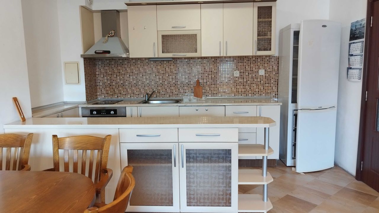 Продава се Тристаен апартамент в Бургас, Възраждане - 123 кв.м за 1862 €/кв.м - Снимка #2