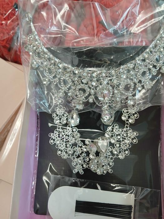 Pret super mic la seturi de coronita plus colier