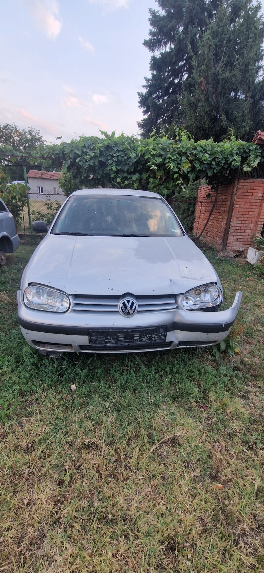 Продавам Volkswagen golf 4 1.9 TDI 90к.с. на части