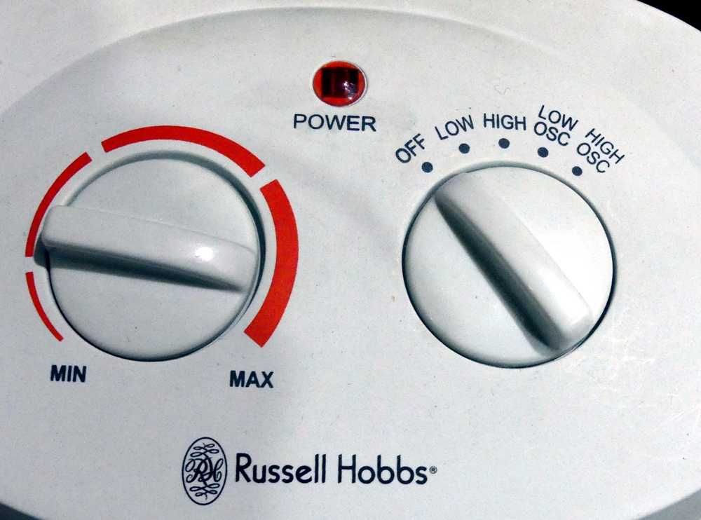 Вентилаторна печка Russell Hobbs