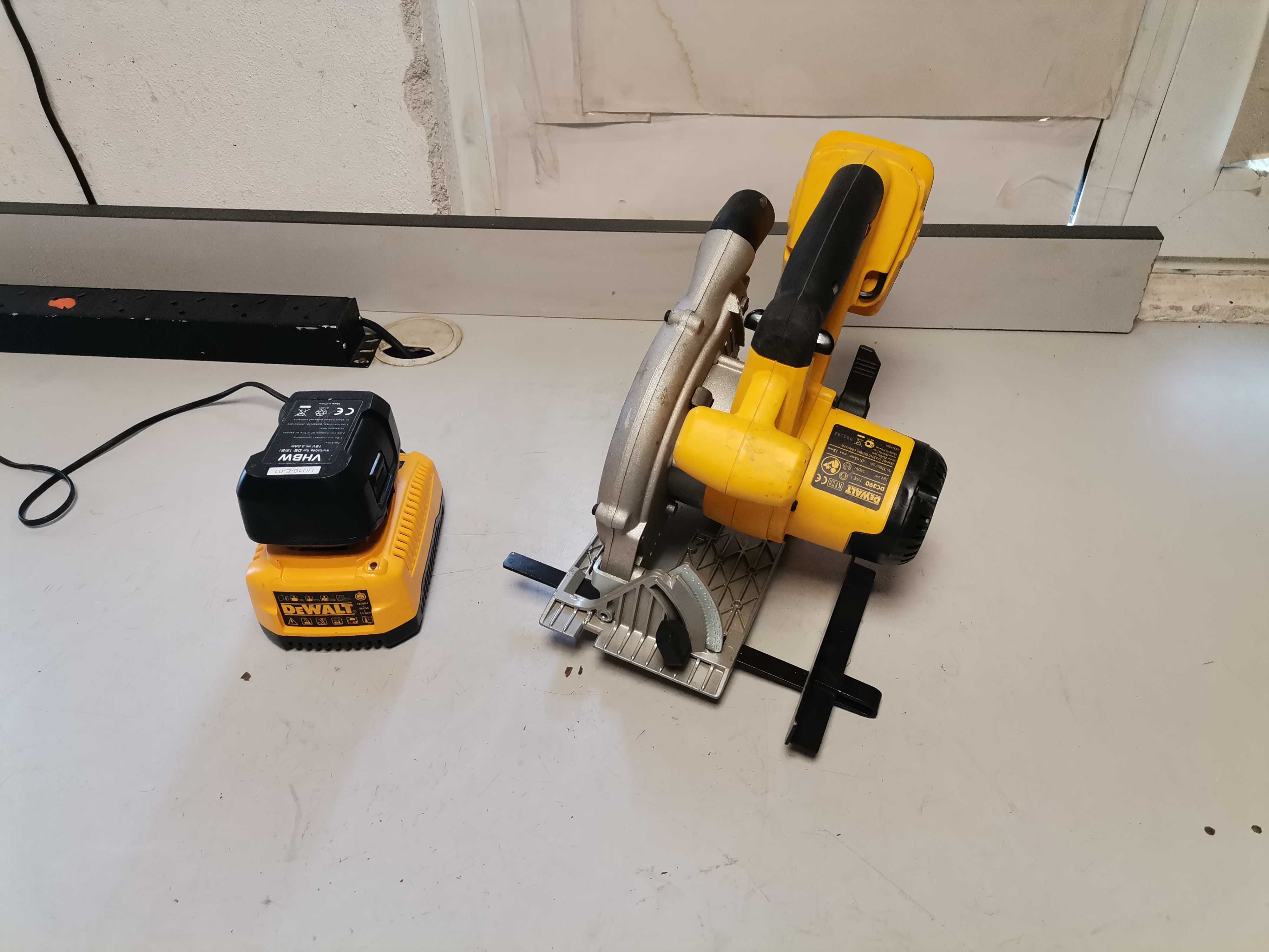 Циркуляр ръчен - Dewalt 18 V li on