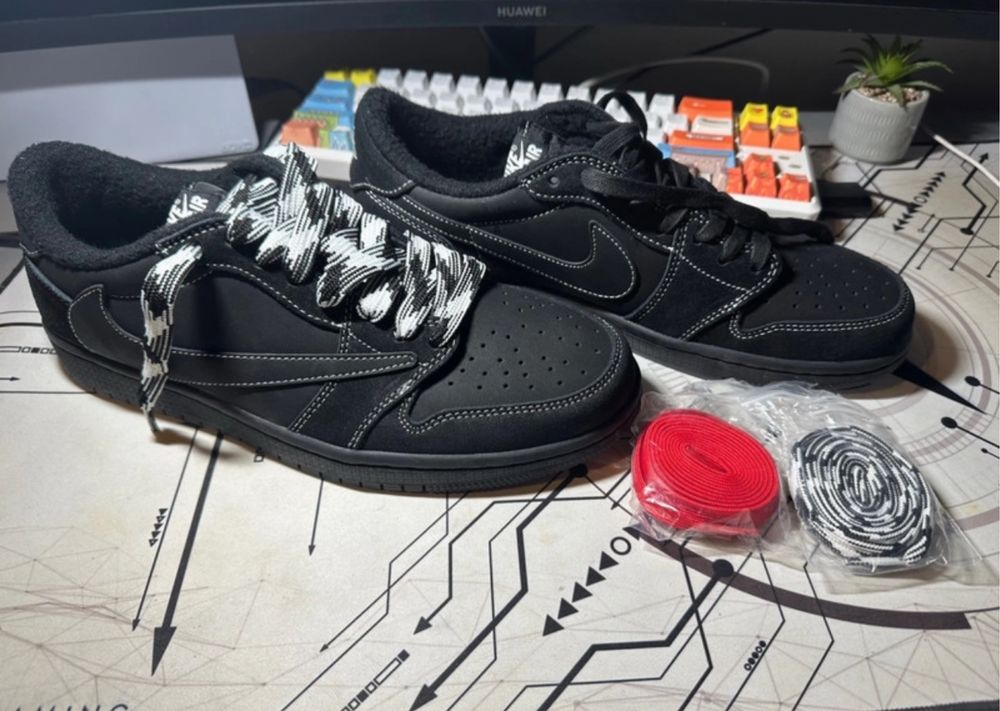 Jordan 1 Travis Scott