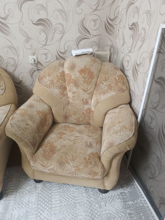 Продам диван и 2 кресла