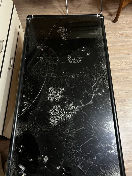 Маса стъклена за 30 лв по дрговаряне!!!