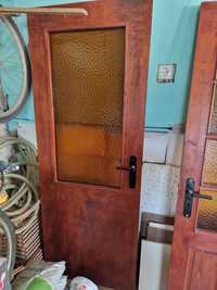 врата шперплат с дървена конструкция  със стъклени орнаменти