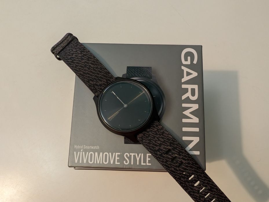 Ceas smartwatch hibrid Garmin Vivomove Style, curea nailon