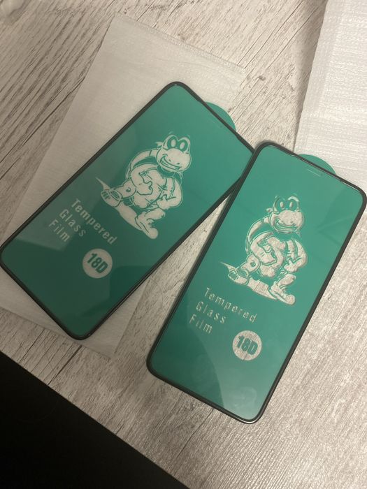 Продам стекла на айфон 11 про