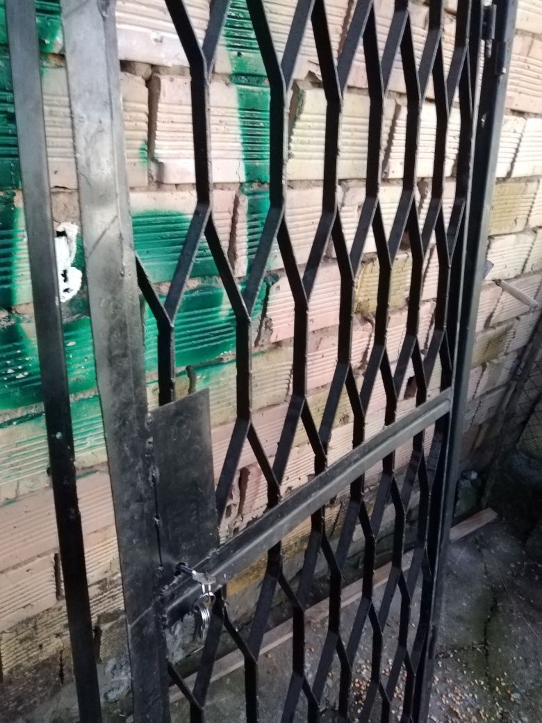 Желязна врата с касата