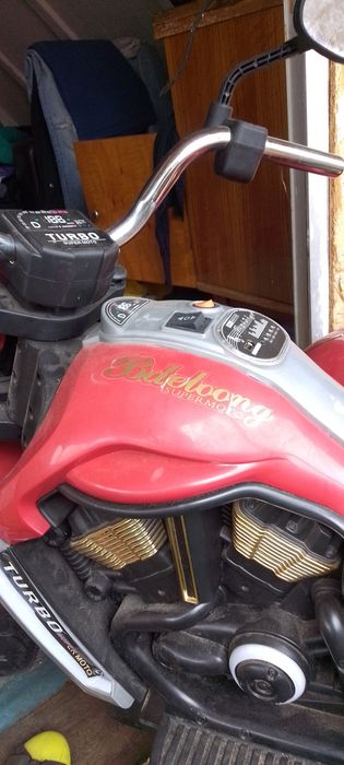 Vând motocicleta cu atas copii electrica