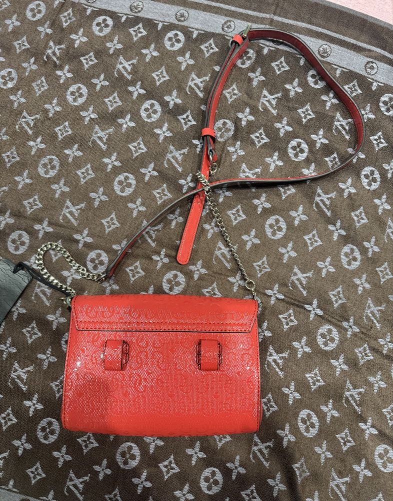 Чисто нова чанта Guess