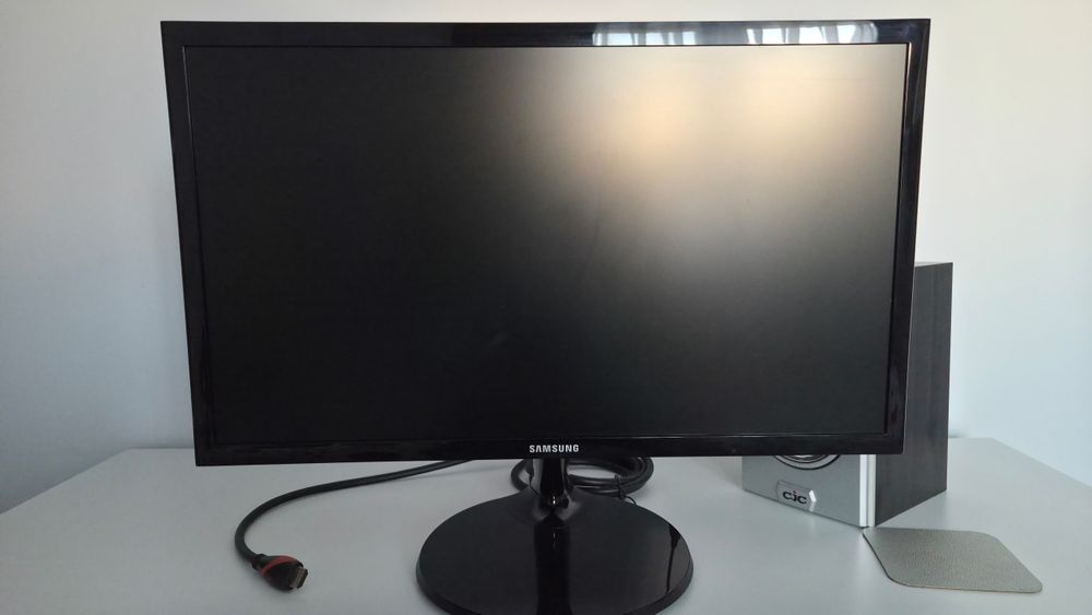 Monitor Samsung 22 inch cu cablu HDMI