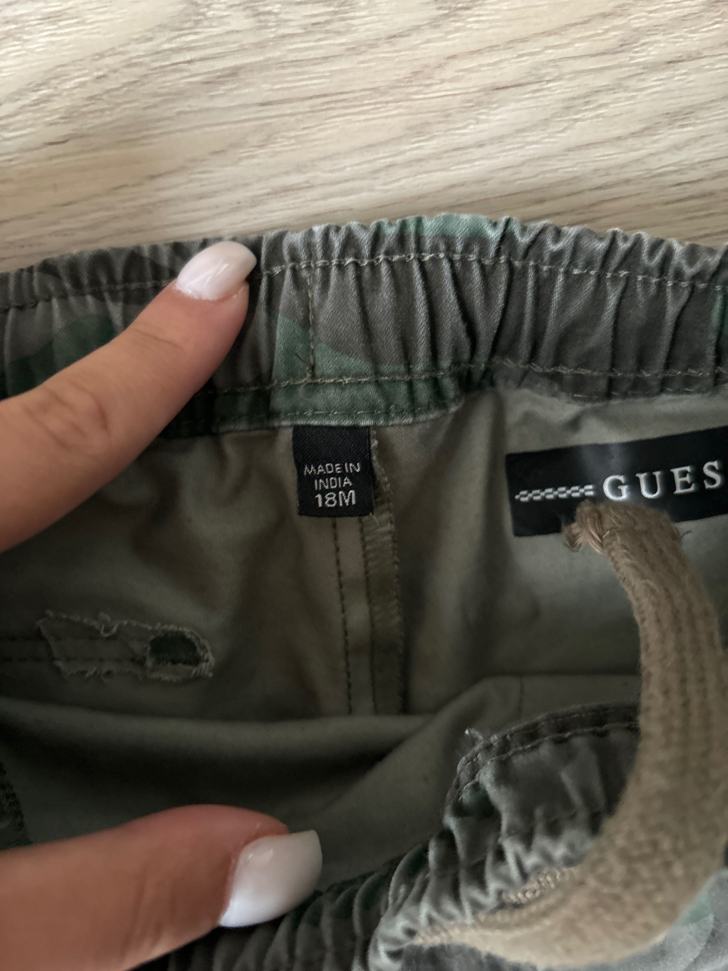 Бебешки панталони Guess