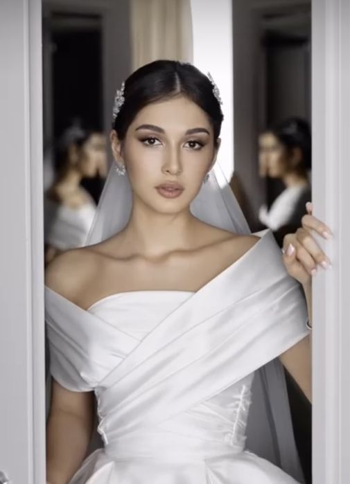 Свадебное платье из тафты.