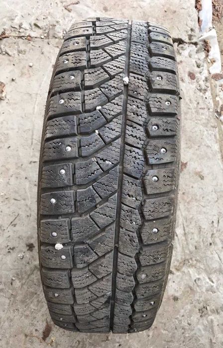 Продается комплект покрышки шипы 185 55 R15