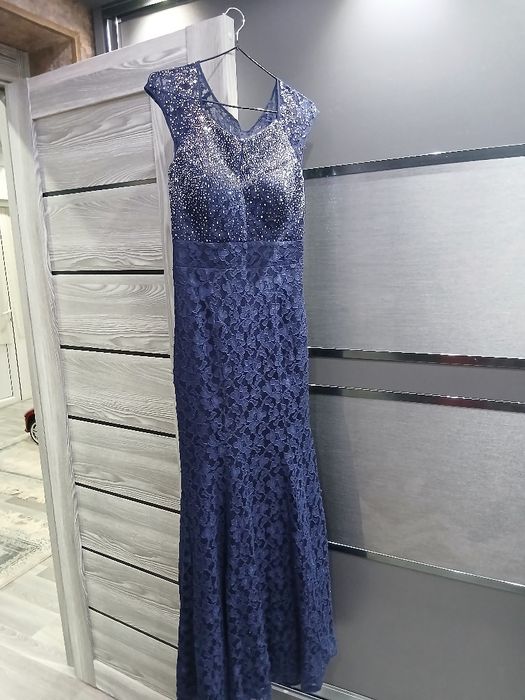 Продаю вечерное платья с камнями Б/У размер 42, форма рыбалки