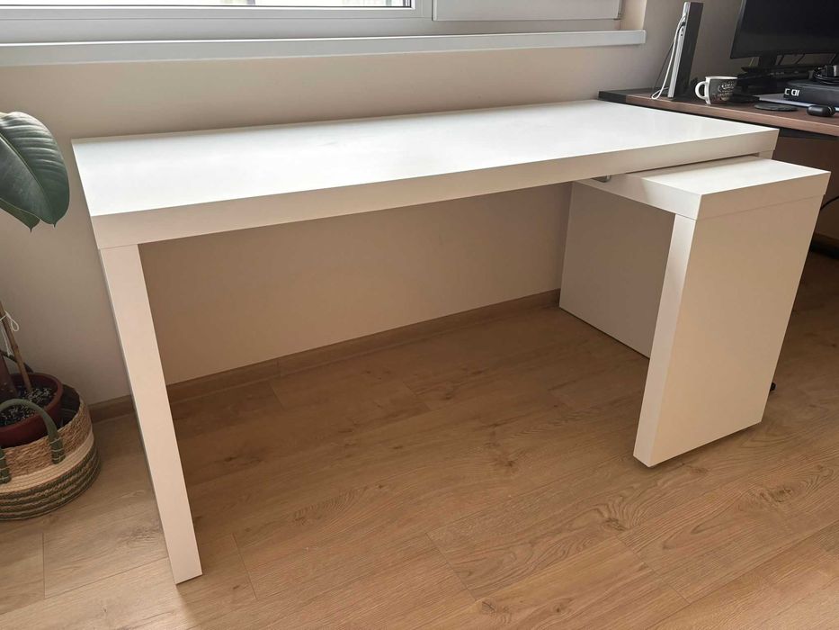 Vand birou ikea malm