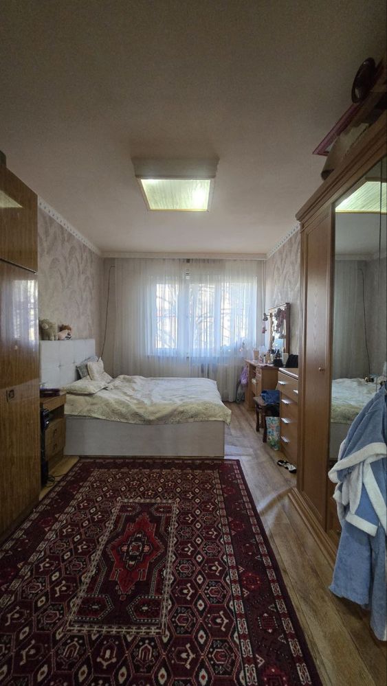 Чилонзор 19, 2 комнатная / 3 этаж, 55 кв.м, 1.5х6, зеркалка