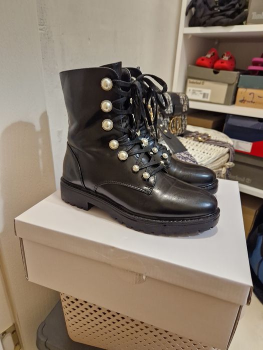 Кожени боти с перли