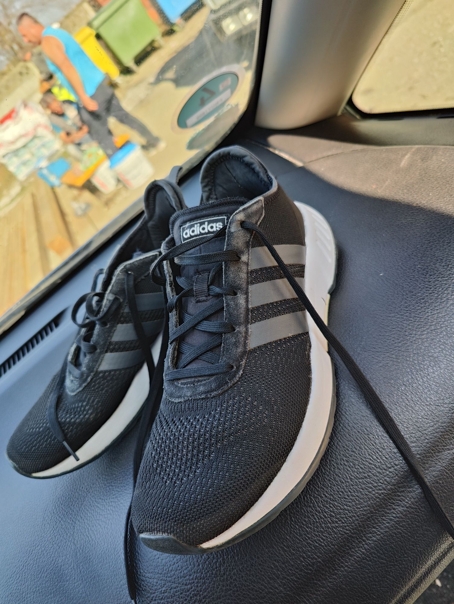 Adidași folosiți