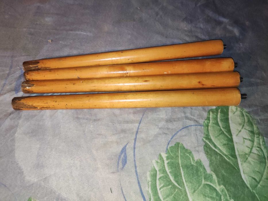 Ножки от табуретки, станция метро Москва