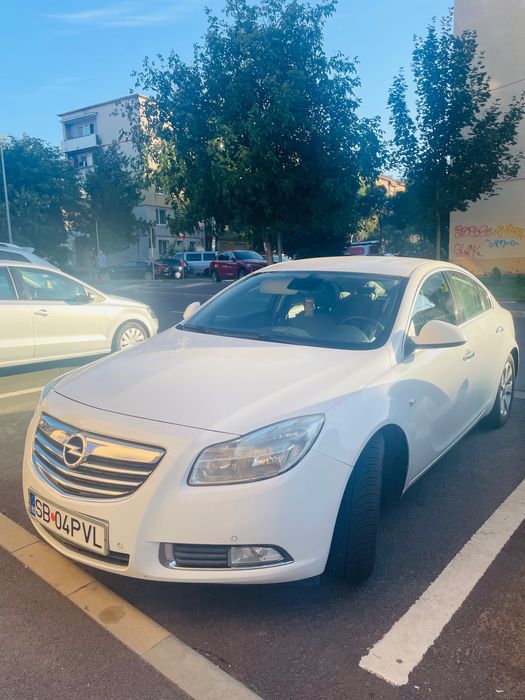 Vând Opel Insignia anul 2011