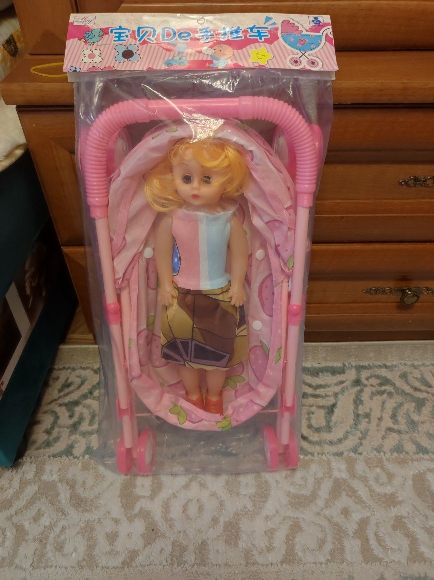 Кукла с коляской