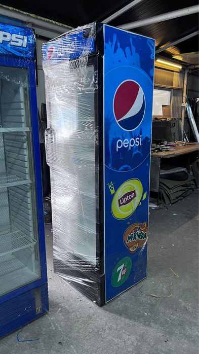 Vitrina frigorifica verticala cu o usa pentru sucuri