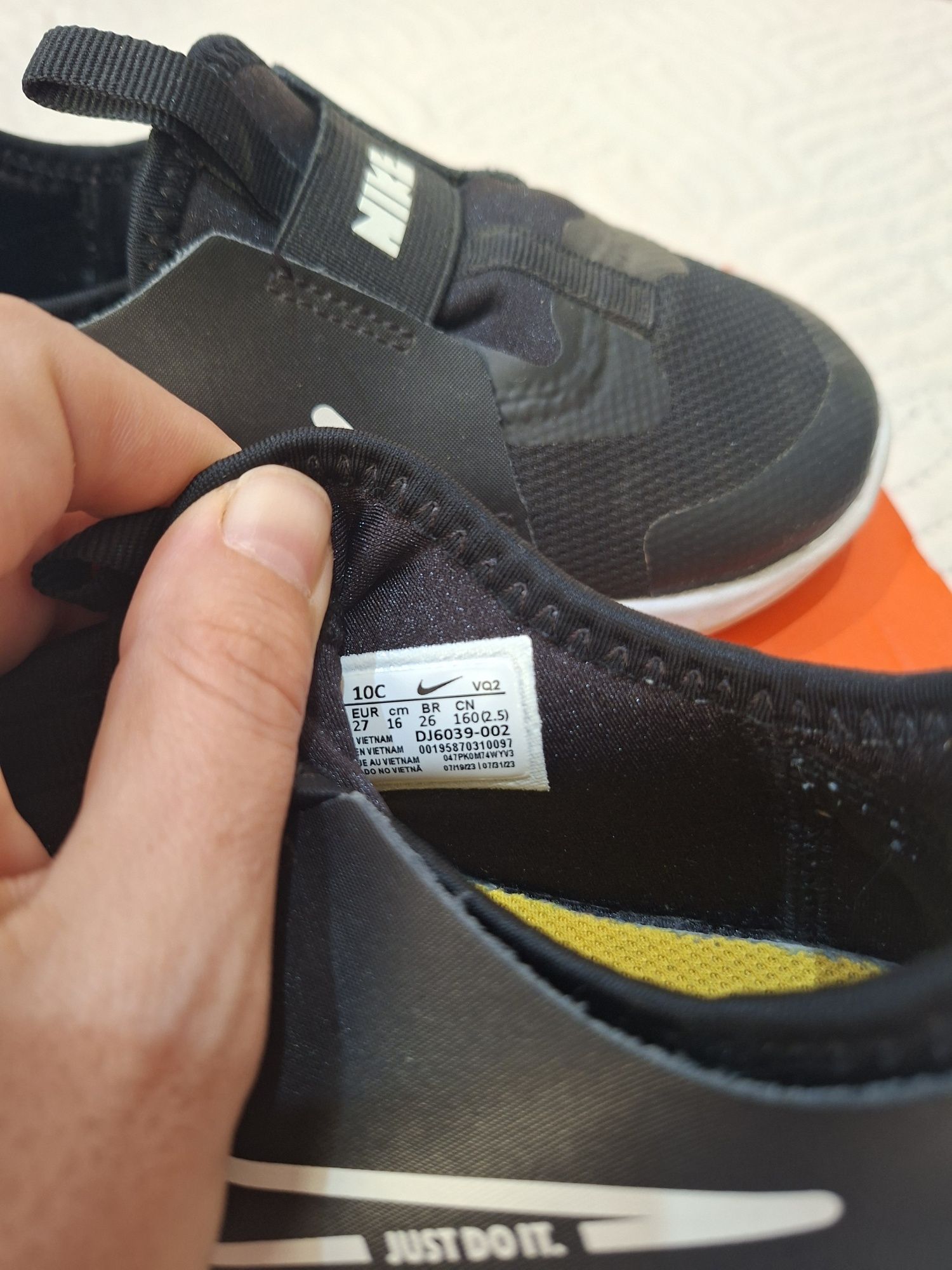 Оригинални маратонки Nike номер 27