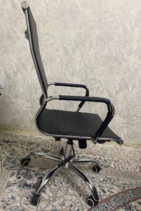 Ishlatilgan ofis kreslosi sotiladi holati alo darajada