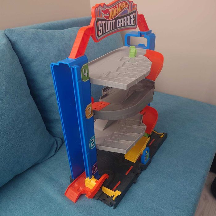 Stunt гараж Hot Wheels