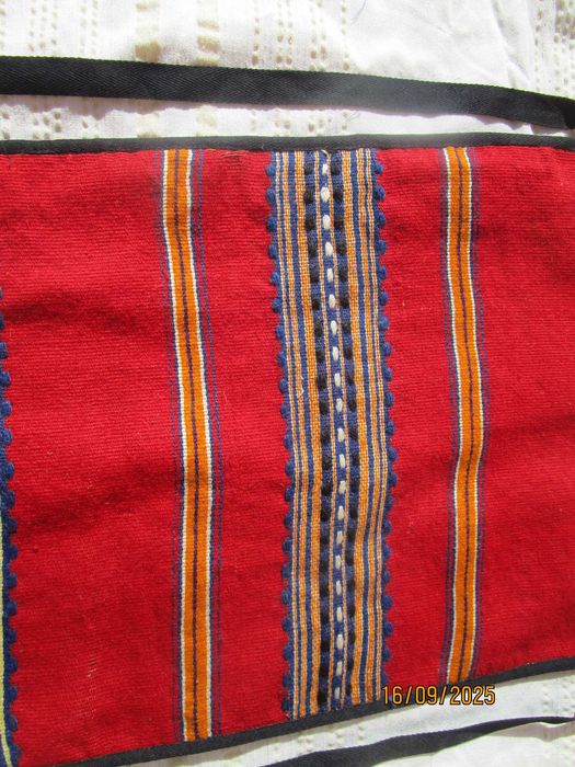 Автентична вълнена червена престилка за кюстендилска празнична носия