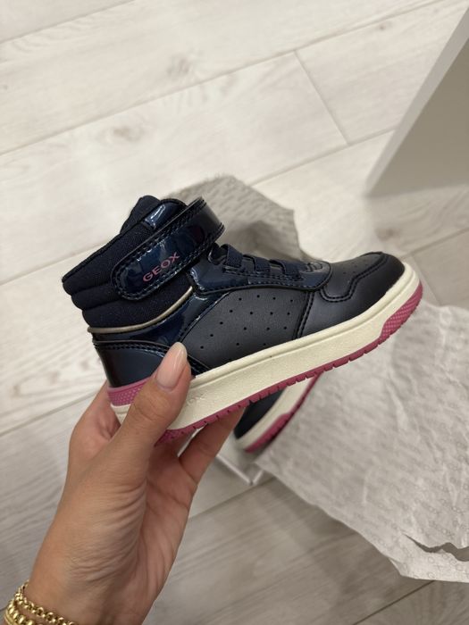 Продам детскую обувь