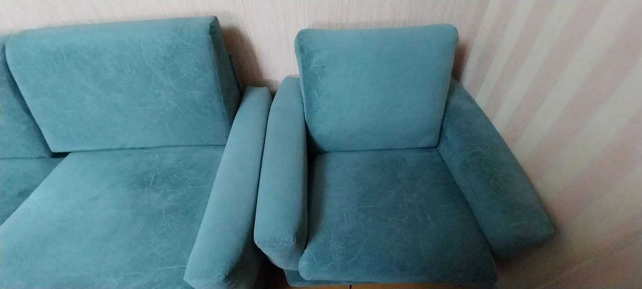 Продам мягкую мебель диван раскладной и 2 кресла