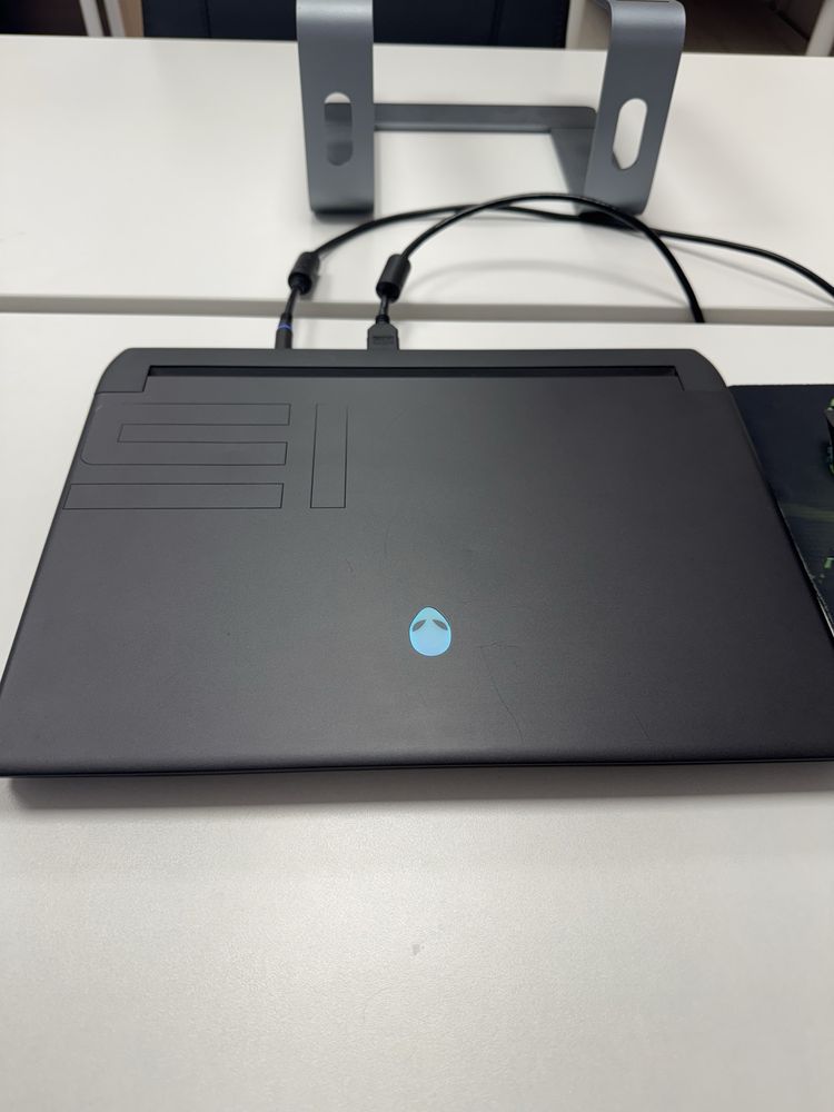 Alienware M15 R6 - 16 RAM, 3070-8GB, 1TB SSD, i7 11800, 165 Hz