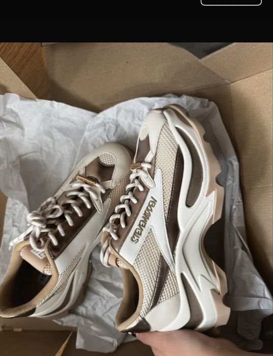 Vand adidasi Steve Madden