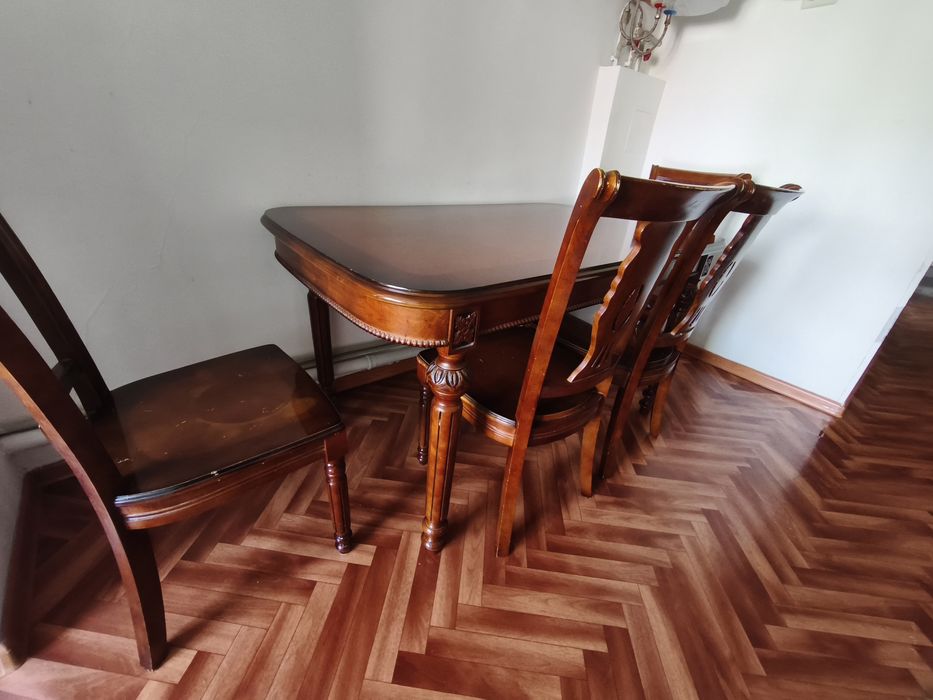 Стол и стулья ..