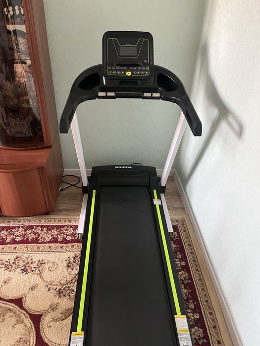 Беговая дорожка в отличном состоянии .